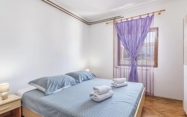 Two Bedrooms Ground Floor Apartment With Private Pool and Garden Near Pula