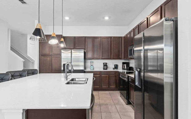 Super Huge- 12bd 12bas - Sleeps 38