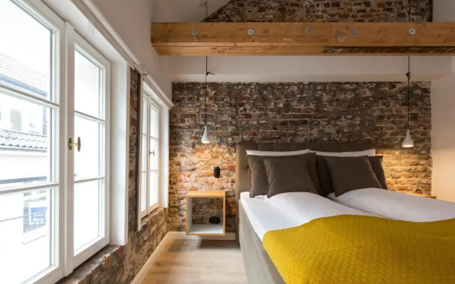 Square Rooms 20