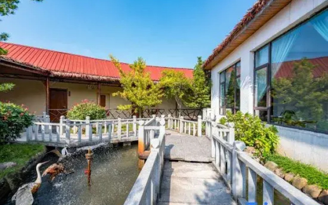 Liantai Xiaozhu Homestay (Lushan Scenic Area Donglin Buddha)
