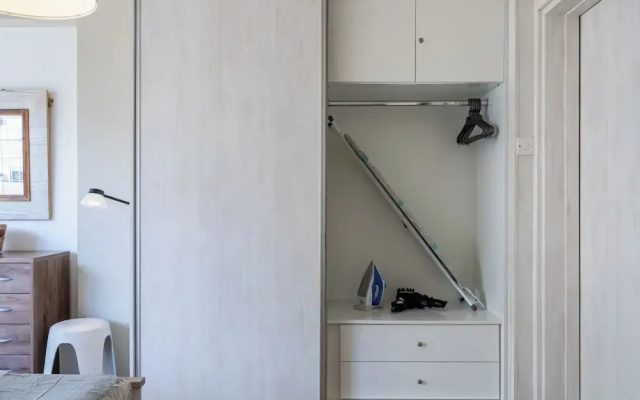 Berries 1-BR Apt in Larnaca