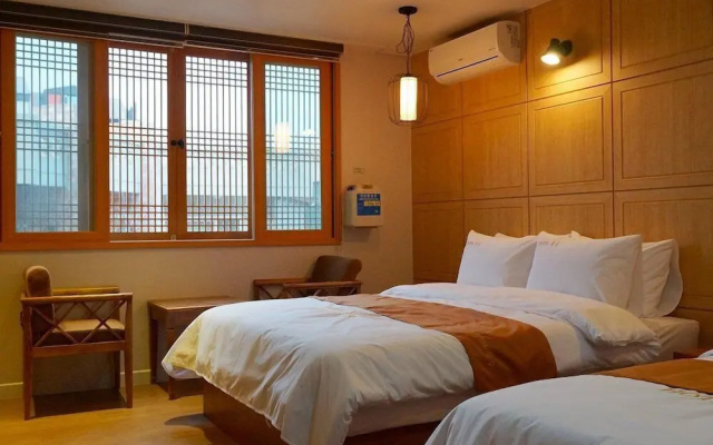 Hwangsil Tourist Hotel