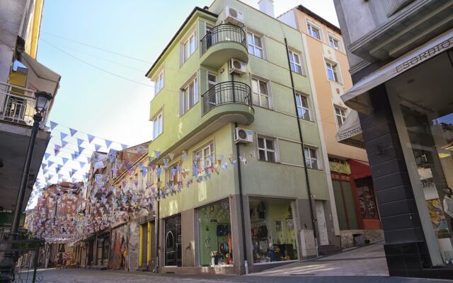 Отель Plovdiv Masonette Kapana Болгария, Пловдив - отзывы, цены и фото номеров - забронировать отель Plovdiv Masonette Kapana онлайн вид на фасад