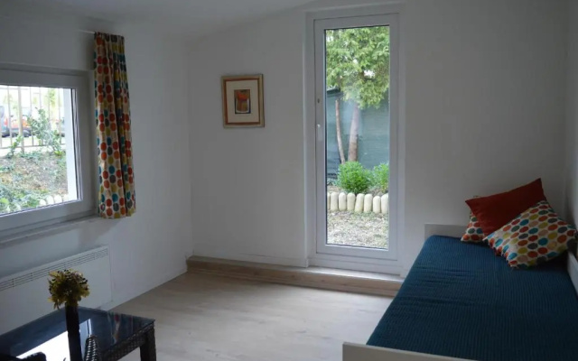 Kućica [kȕtɕitsa] - small house with free parking