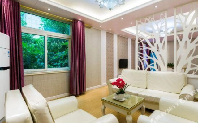 Gongbaofu Hotel