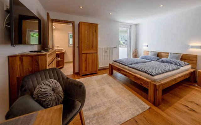Exklusiv - neu renoviertes Apartment mit Terrasse