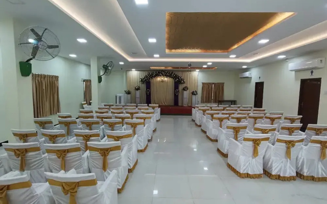 Nalli Plaza