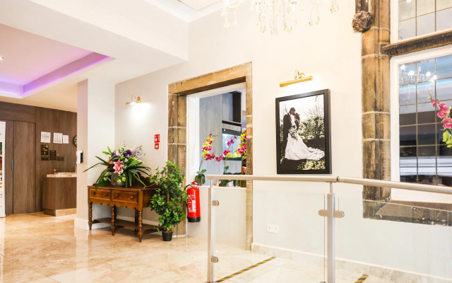Tong Park Hotel