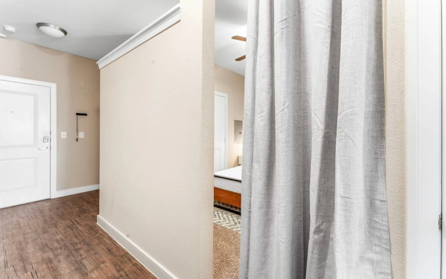 Comfy Soco 1BR King Suite w Gympickleballlaundry