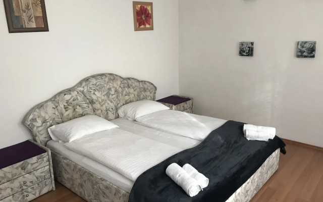 Lotusz Apartments