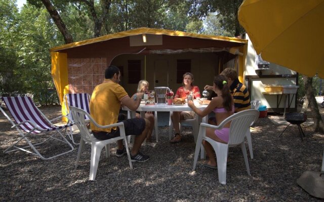 Отель Camping Village Montescudaio Монтескудаио гостиничный бар