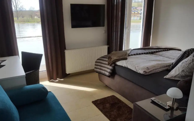 Ferienwohnung und Zimmer zum Donaublick