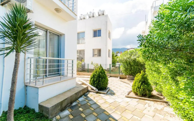Beautiful & Quiet Two-Bedroom Apartment with Private Garden Lukomorye C1