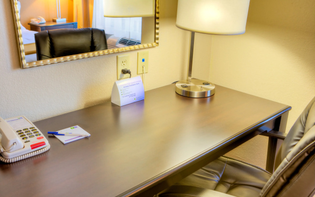 Holiday Inn Express & Suites Granbury by IHG