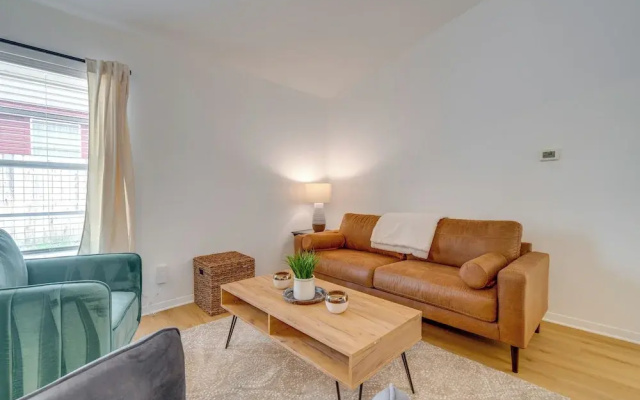Walk to Campus: Creekside Austin Duplex!