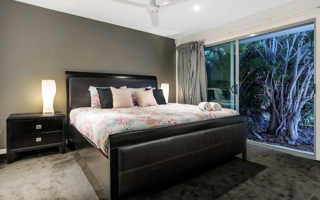 Sunrise Executive 5 Bedroom Home