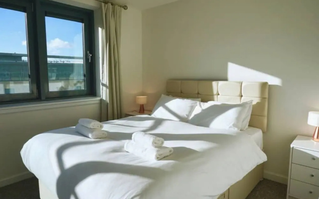 1 Bedroom Penthouse Apartment Near Murrayfield Sleeps 4