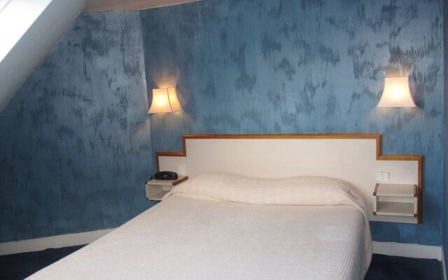 Hotel Royal Bergere Париж комната для гостей
