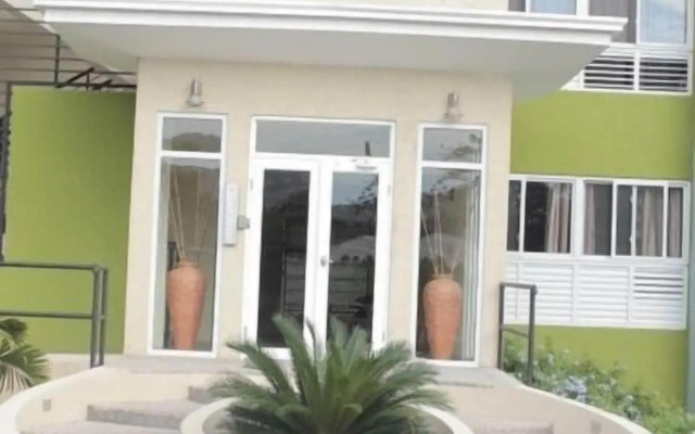 Kingston Apartment at Tres Vista