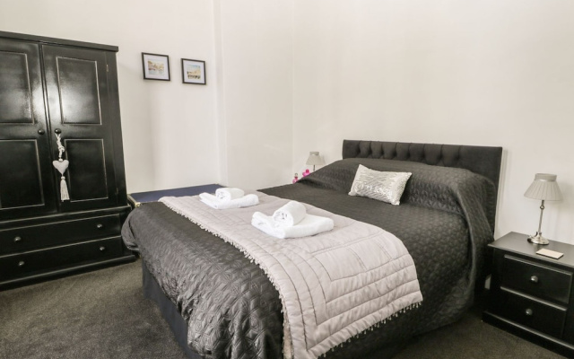 Esplanade Gardens, Apartment 1