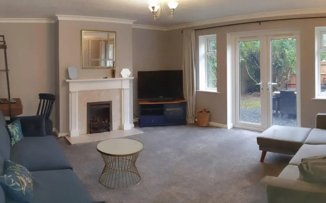 Spacious 2-bedroom Family Flat in Iver Heath