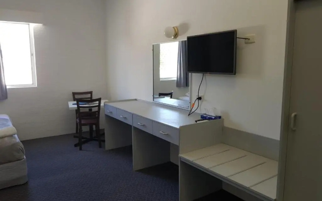 Seabreeze Beach Hotel