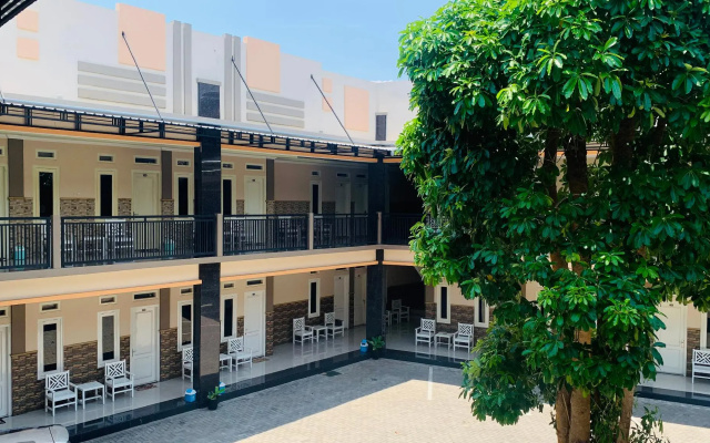 Asmi Hotel