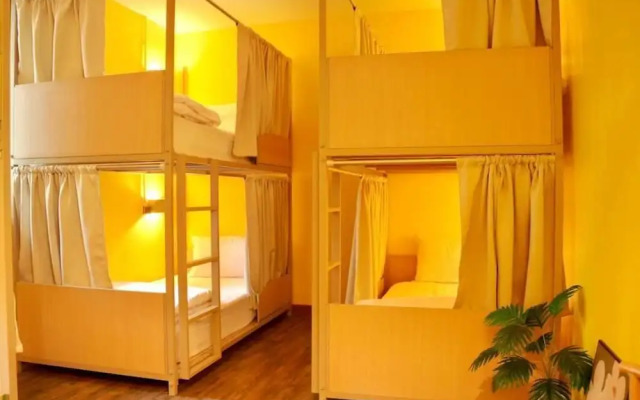 Bed & Beach Hostel Karon