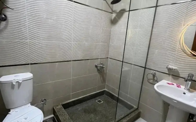 Royal Home Hotel