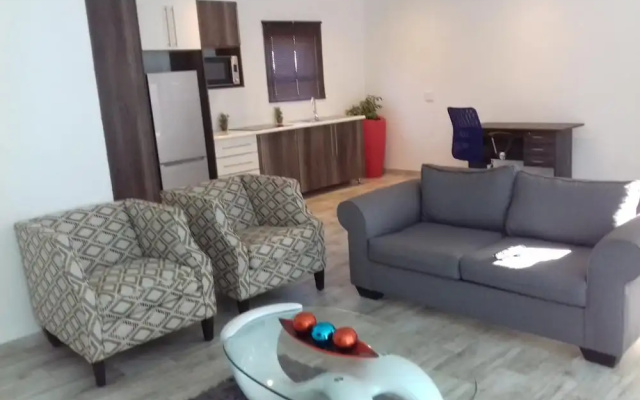 Mayberrypark Guest Lodge