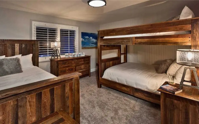 Time Flys Lodge