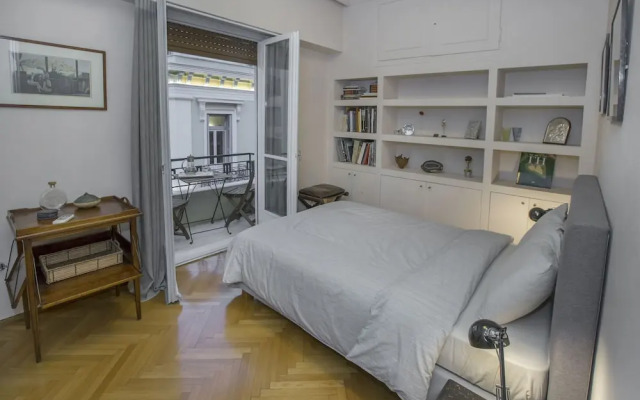 Downtown, classic apartment in Syntagma by GHH