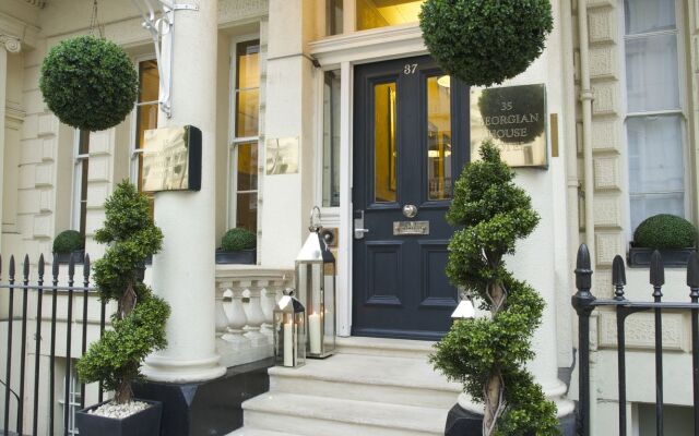 Georgian House Hotel вид на фасад
