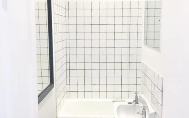 1 Bedroom Flat Near The Meadows