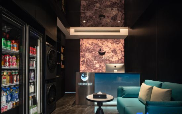 White Whale · X E-Sports Hotel (Desiqin Plaza)