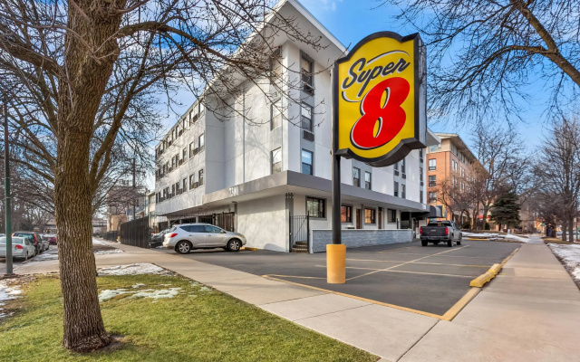 Super 8 by Wyndham Chicago IL