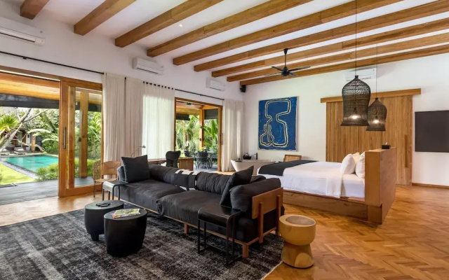 Villa Wolfe by Villa Finder