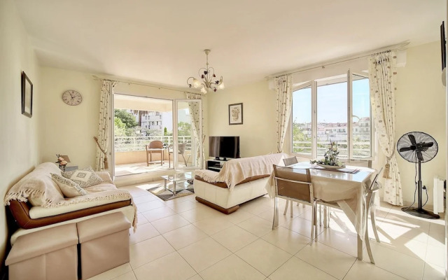 3 pi ces Terrasse et Parking A2b237