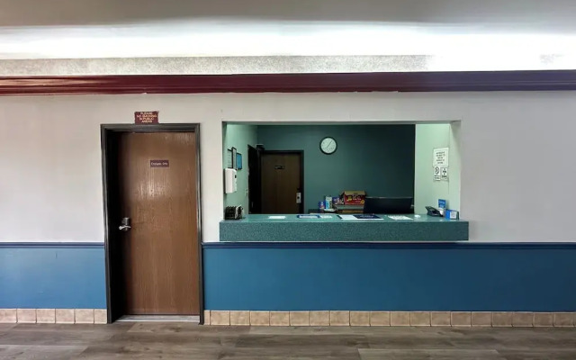Budget Inn, Hwy 41