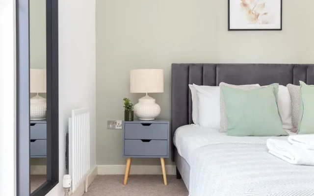 Deluxe 2 Bed Flat with Balcony in Hackney