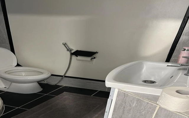 Studio Sleeps 3 - Pet Friendly
