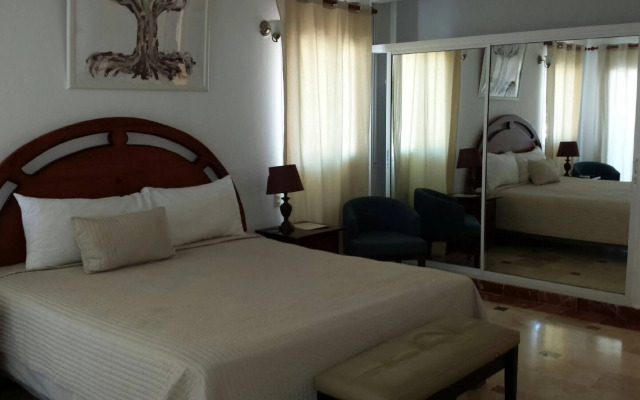 Hotel Checkin El Cortecito