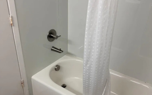 Everstay Inn & Suites