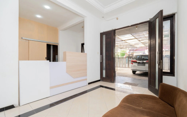 RedDoorz at Nginden Surabaya