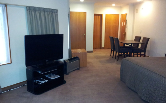 Fitzherbert Castle Motel