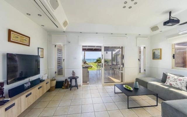 Meneou Beachfront Villa 3