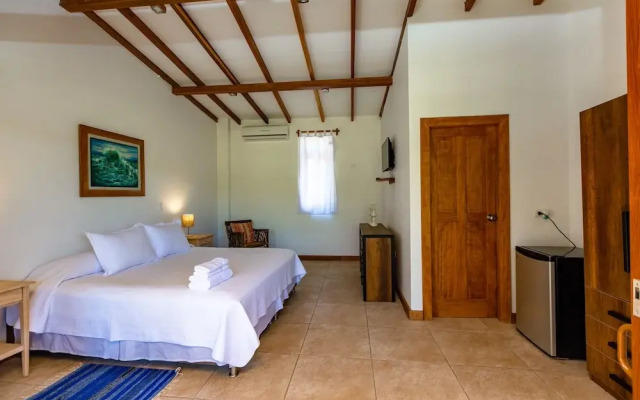 Hotel Punta Camarón Bungalows & Suites