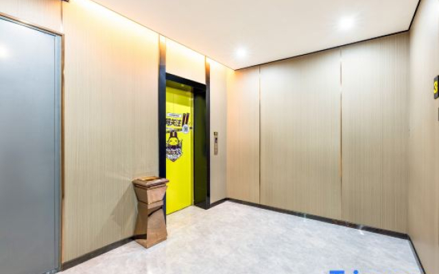 IU Hotel (Baodingxiong County)