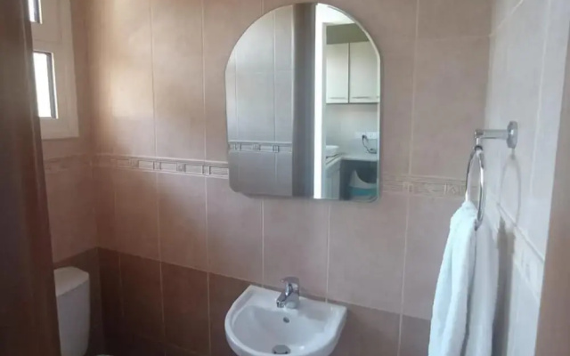 2 Bedroom House Sleeps 6 - Pool, Hot Tub, Garden