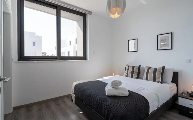 Taupe 2-BR Apt. & Balcony in Larnaca